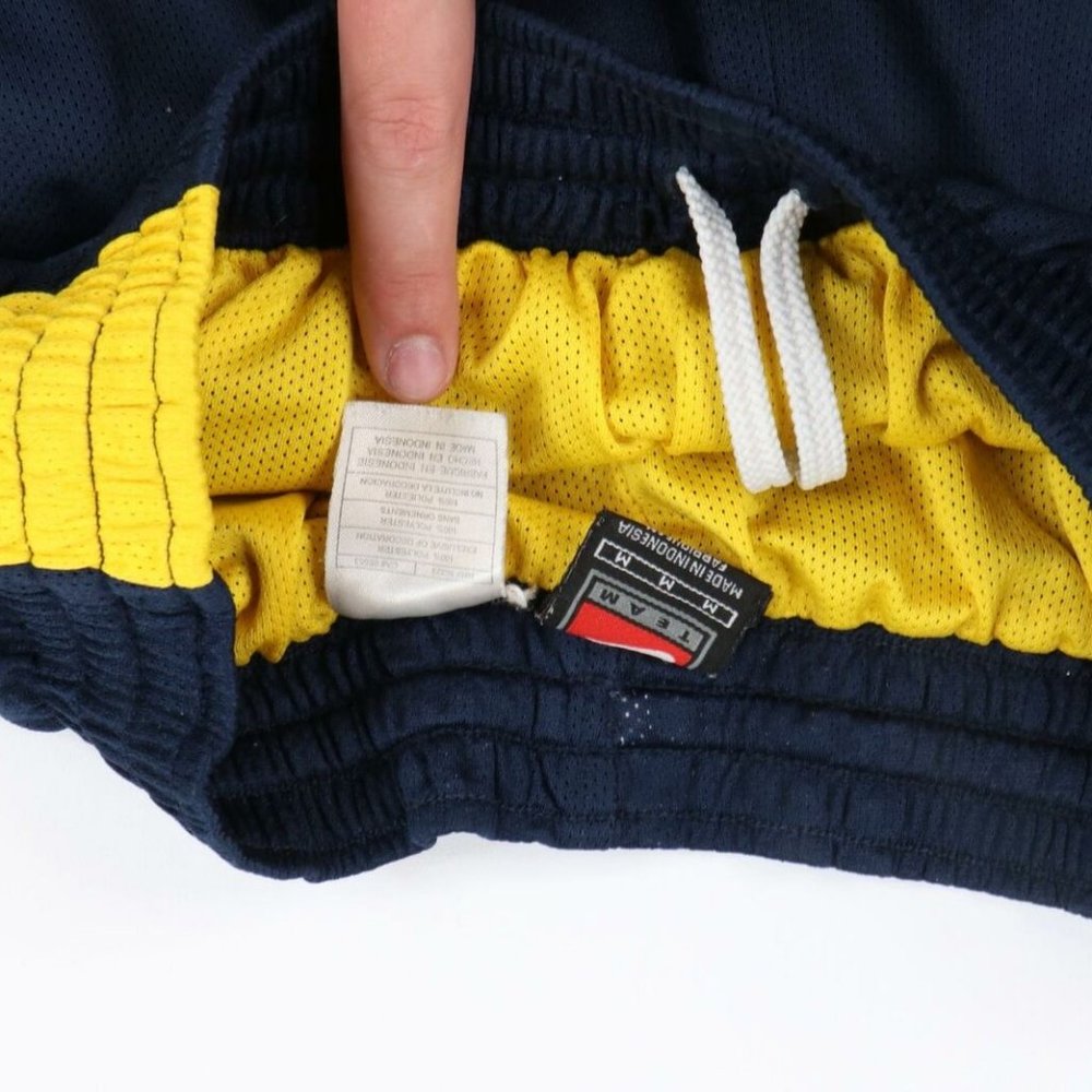 Vtg Nike Marquette University Basketball Shorts - image 4